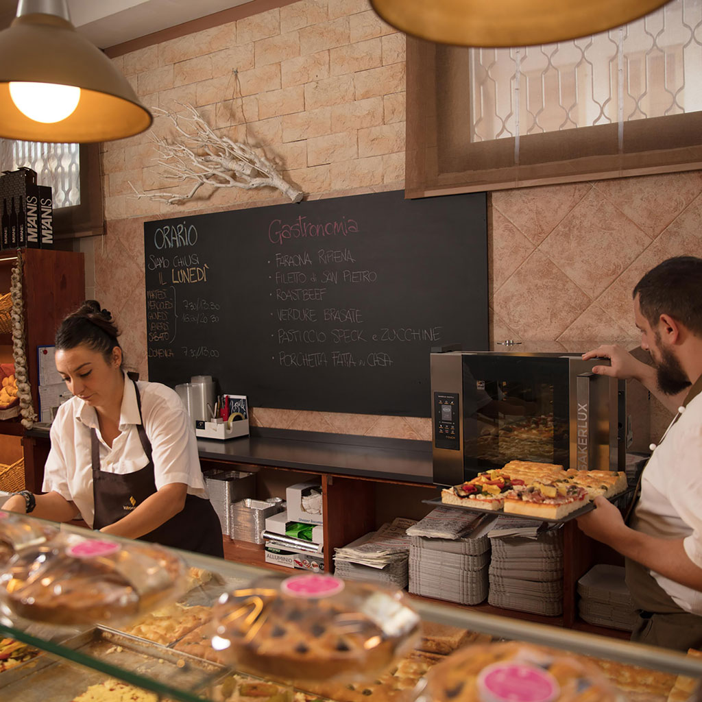 <strong>COFFEE SHOPS</strong>