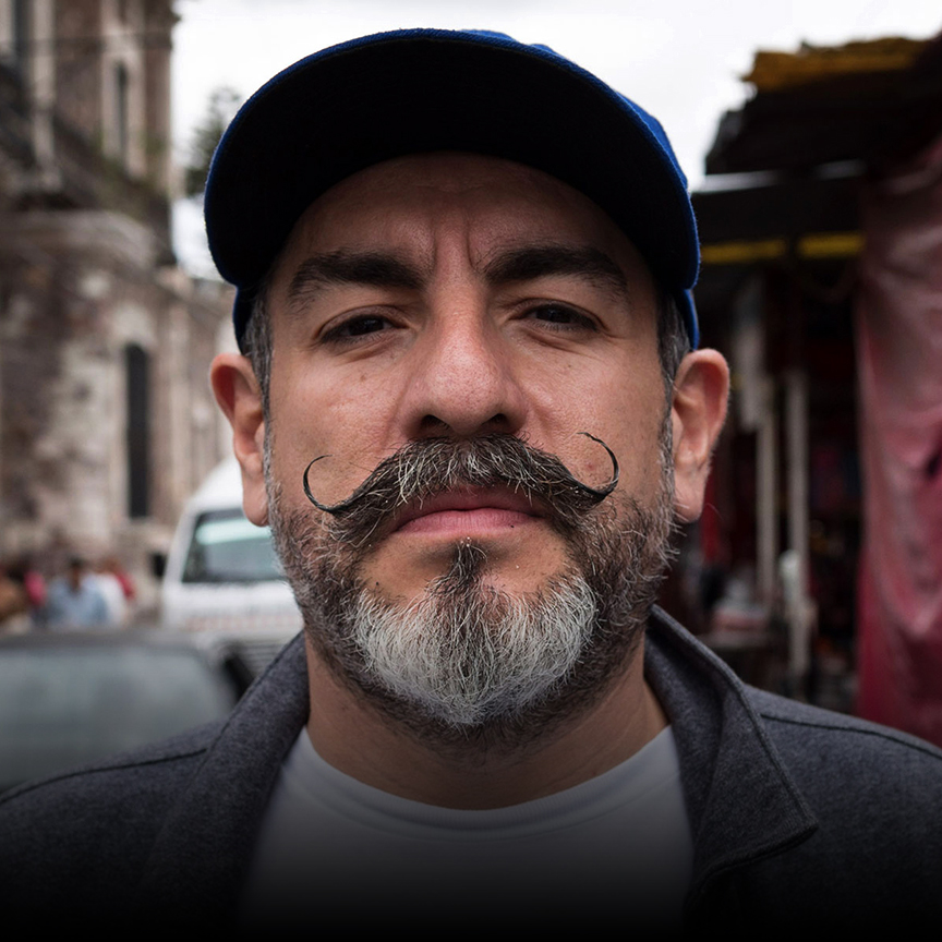 <strong>AQUILES CHAVEZ</strong>