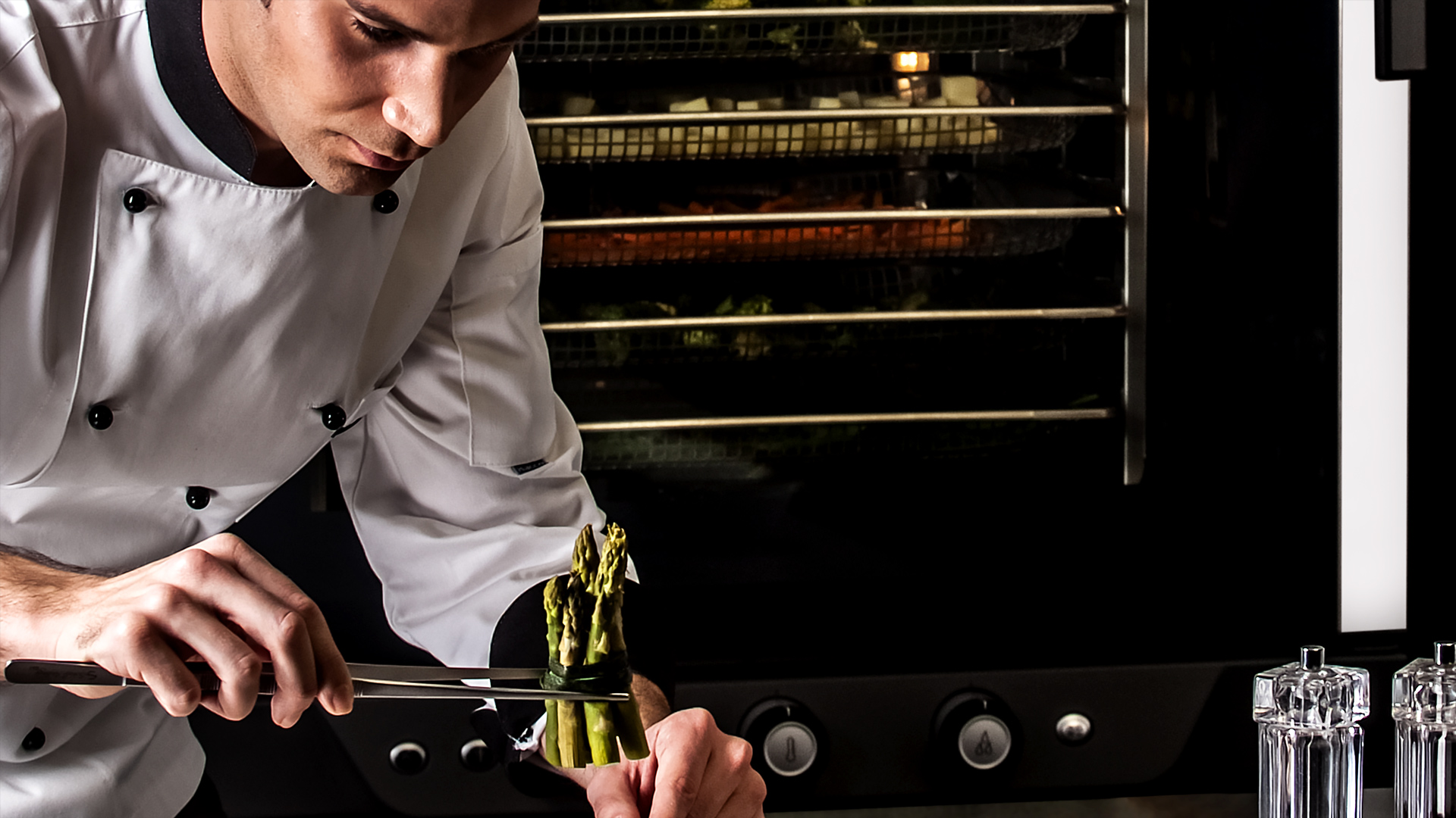The no-frills oven for professional cooking