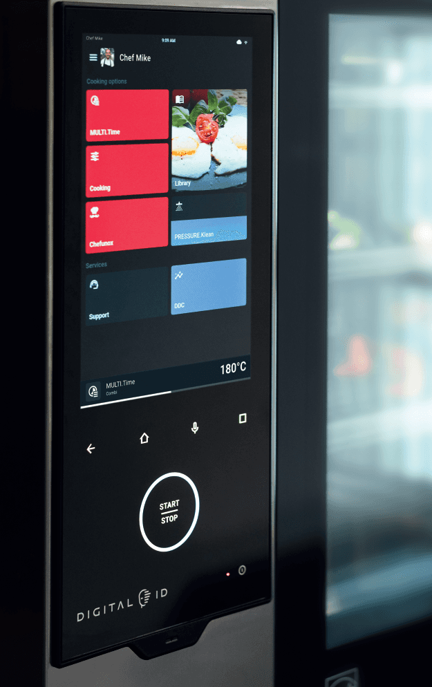 Touchscreen-Display eines intelligenten Unox-Professioneller Backofen mit Startbildschirm