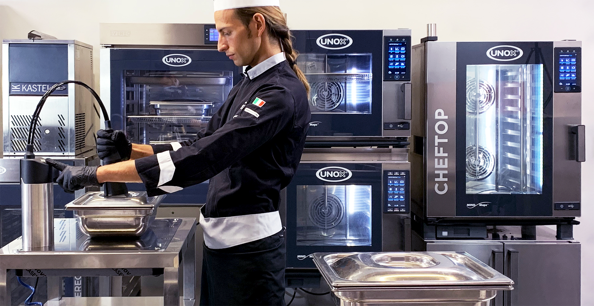 Chef using the Unox's MULTI.Day Hot Vacuum sealer