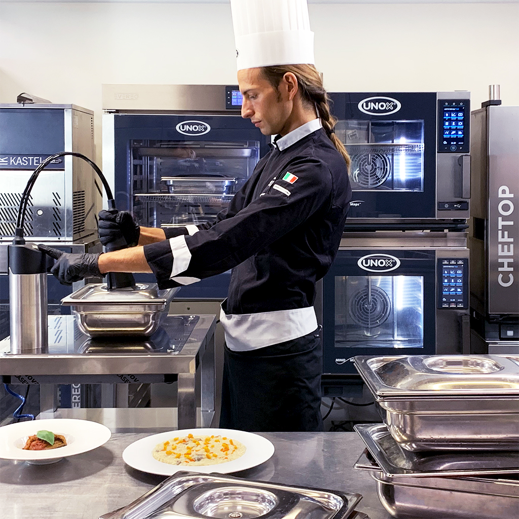 Chef using the Unox's MULTI.Day Hot Vacuum sealer