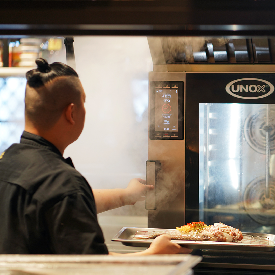 <p><strong>Professional Combi Ovens</strong></p>